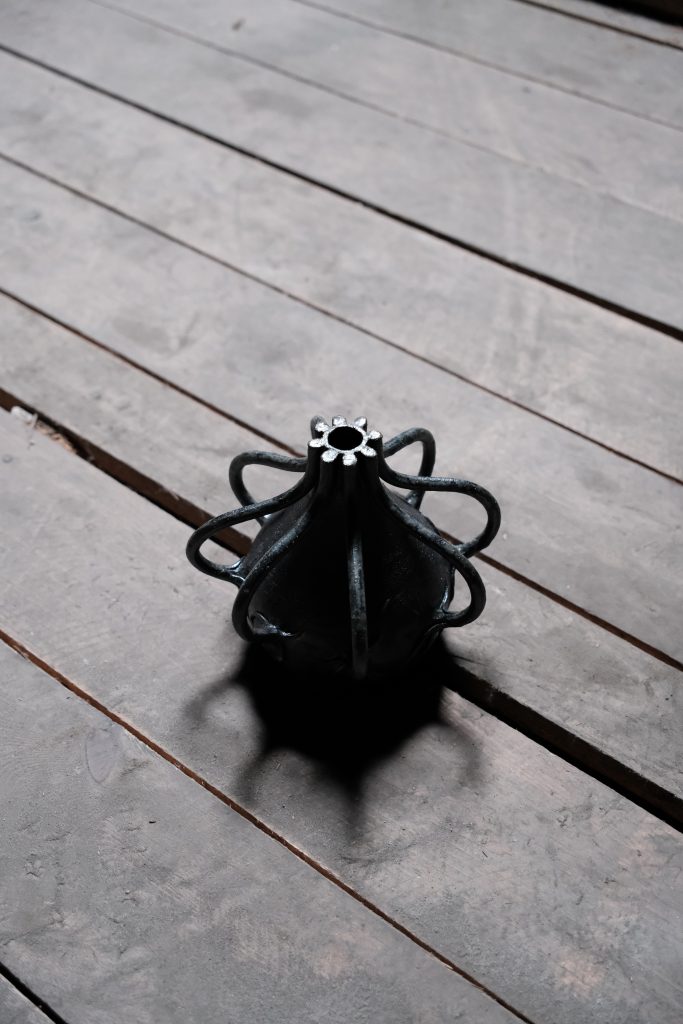 Alien vase 2 (2024)