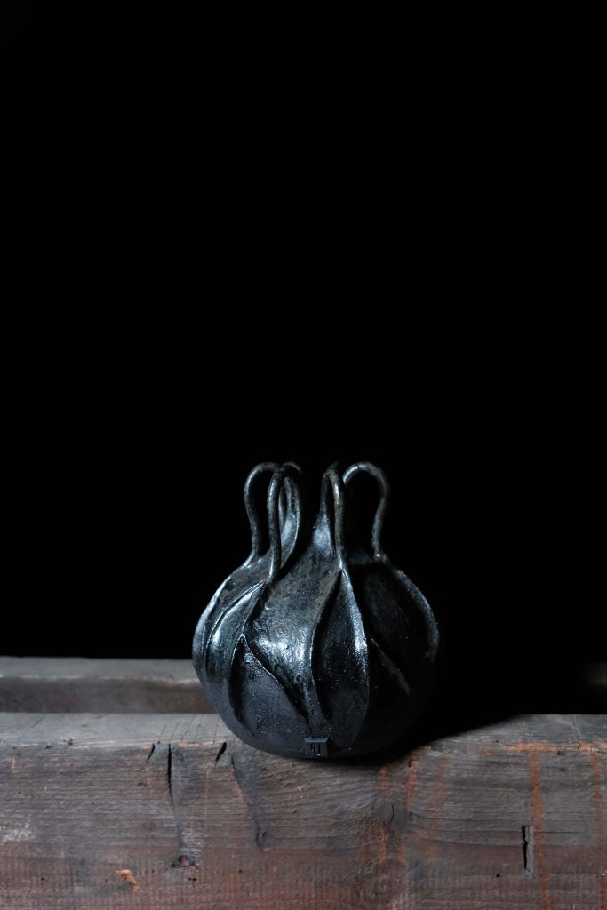 Alien vase 4 (2024)