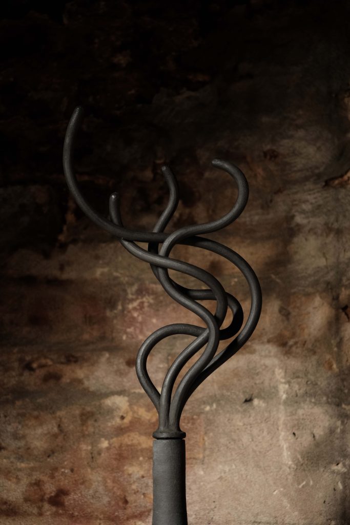 Alien vase L (2024)