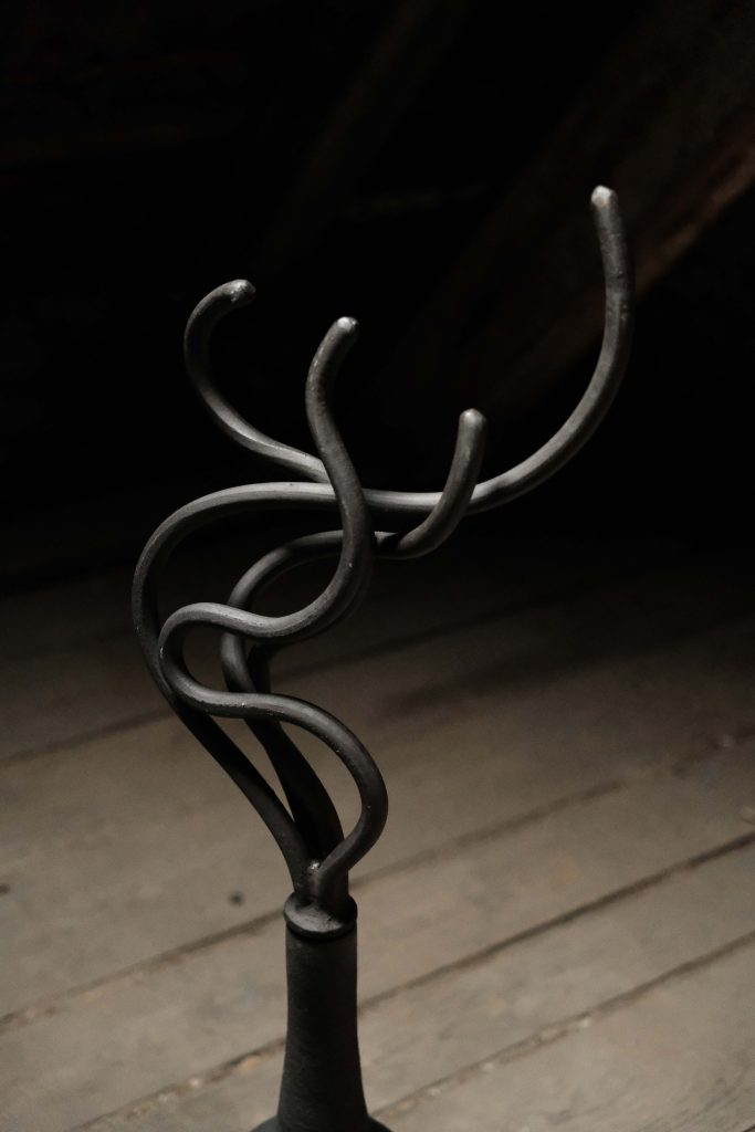 Alien vase L (2024)