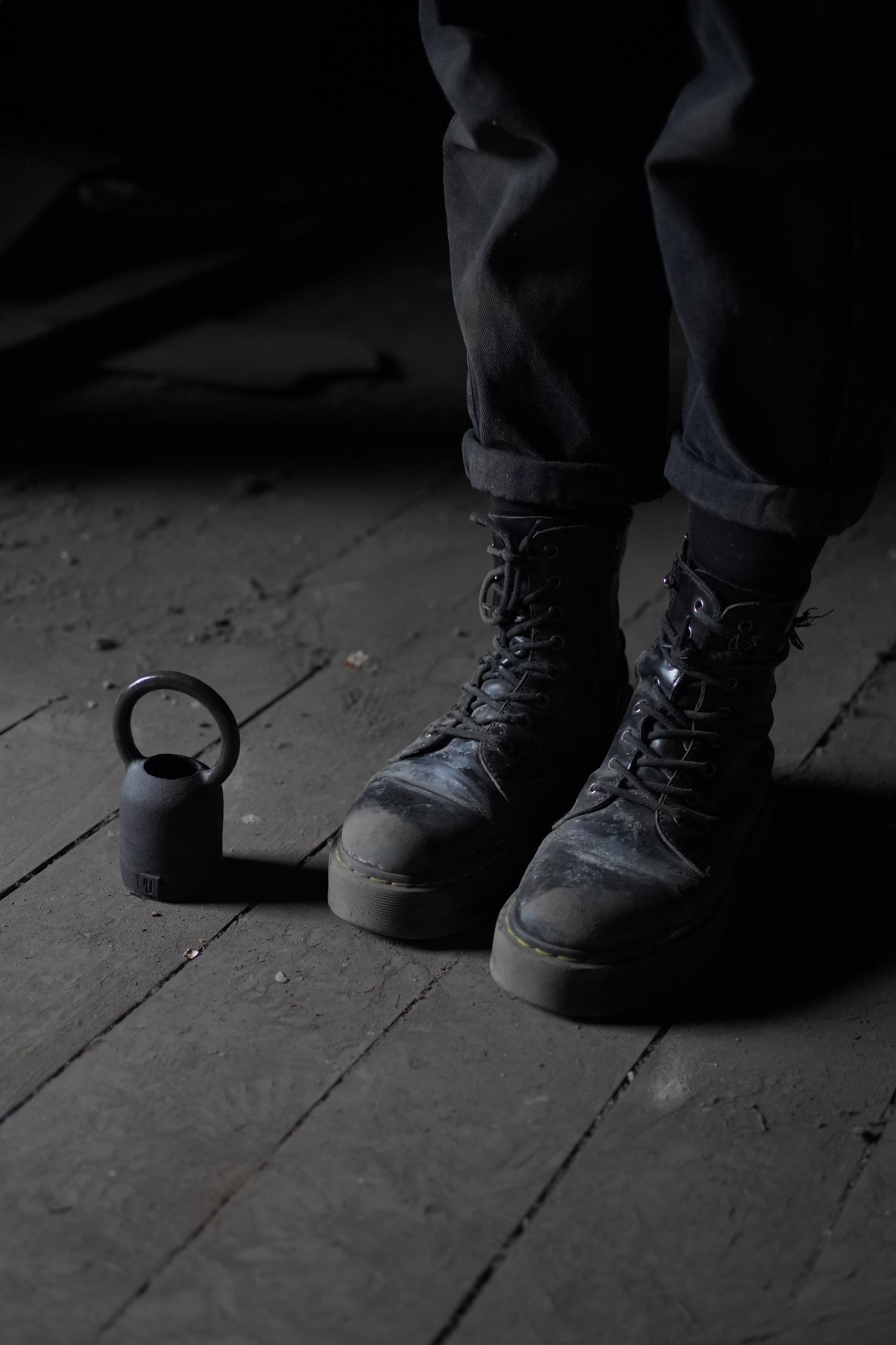 Black Moon vase - handle - S