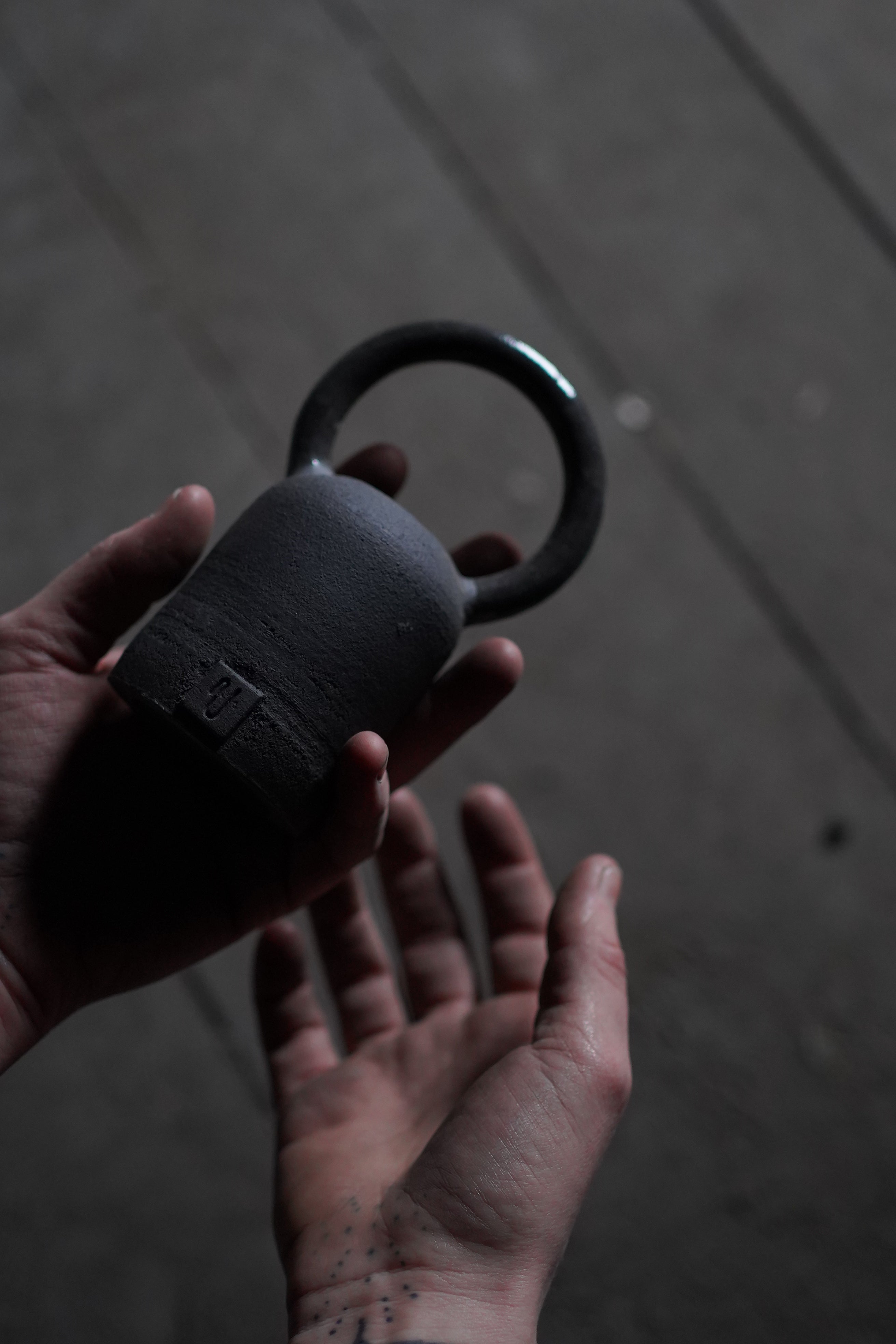 Black Moon vase - handle - S