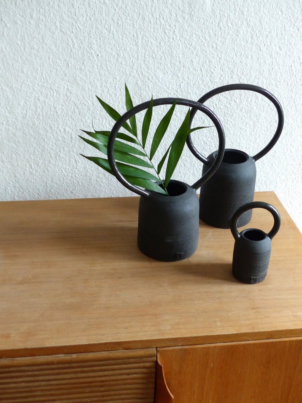 Black Moon vase - handle - S