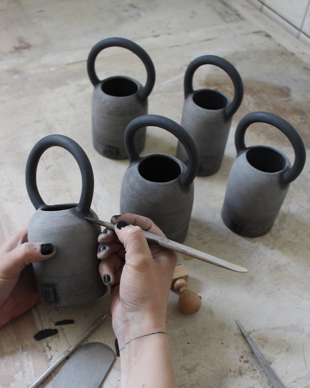 Black Moon vase - handle - S