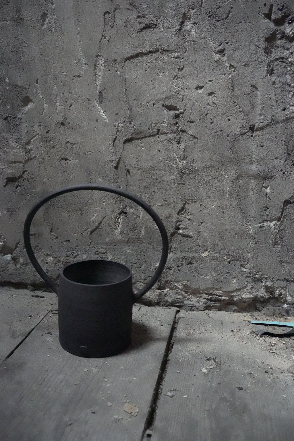 Black Moon handle pot - Circle