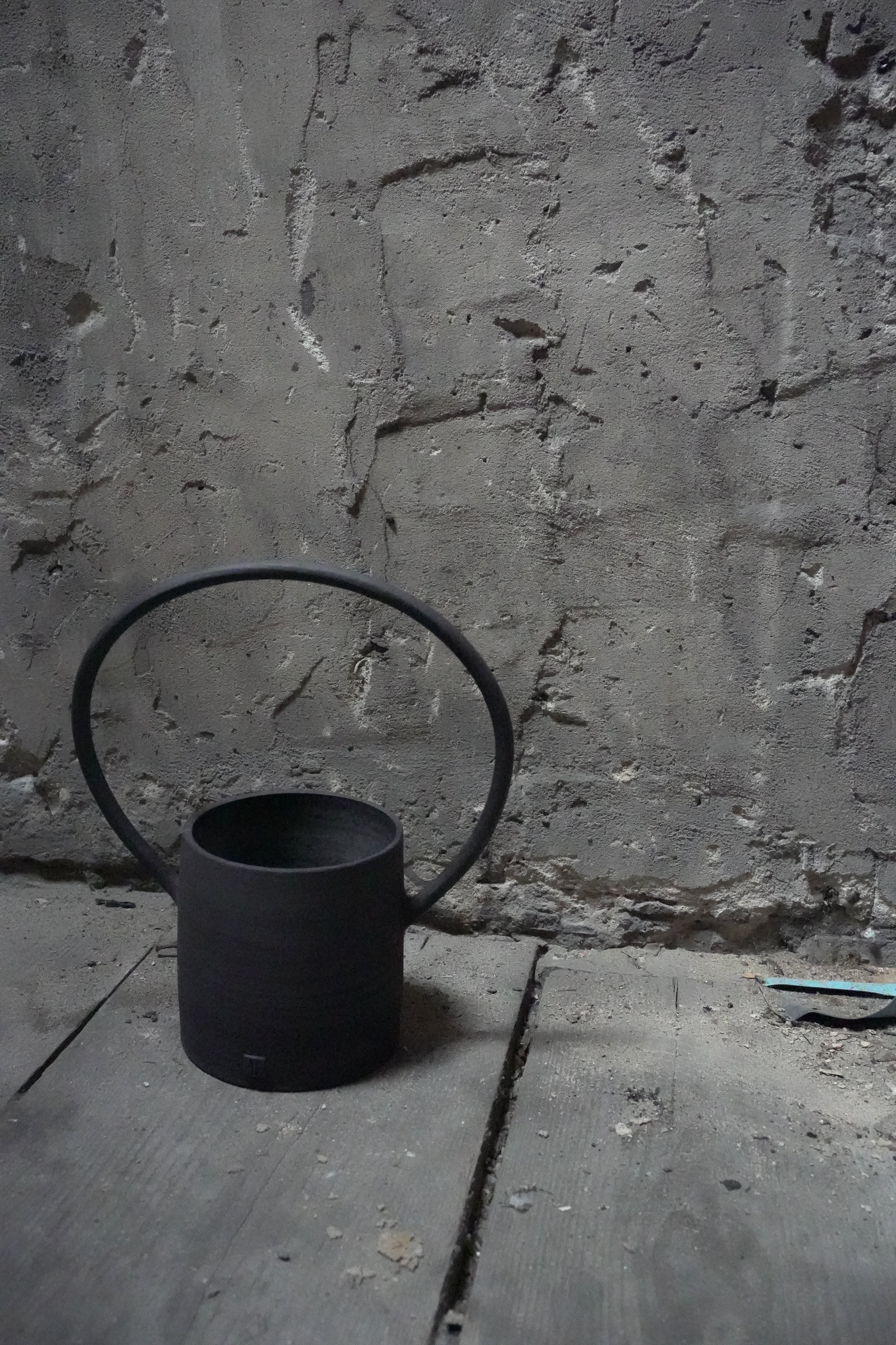 Black Moon handle pot - Circle