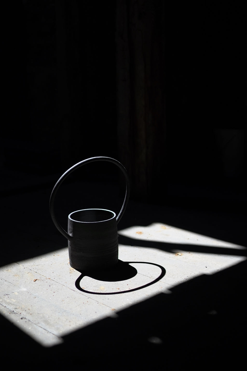 Black Moon handle pot - Circle