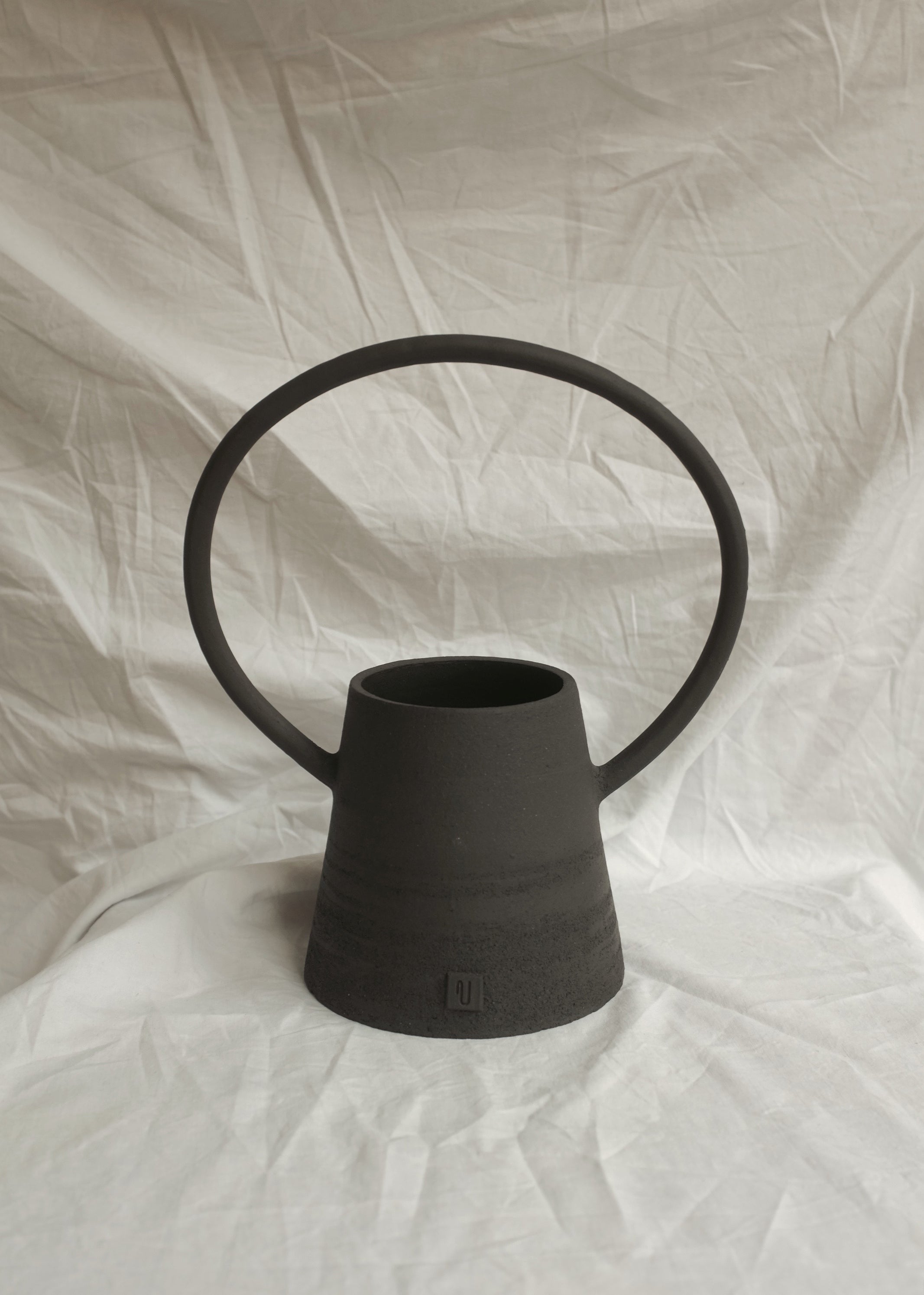 Black Moon handle pot - Cone