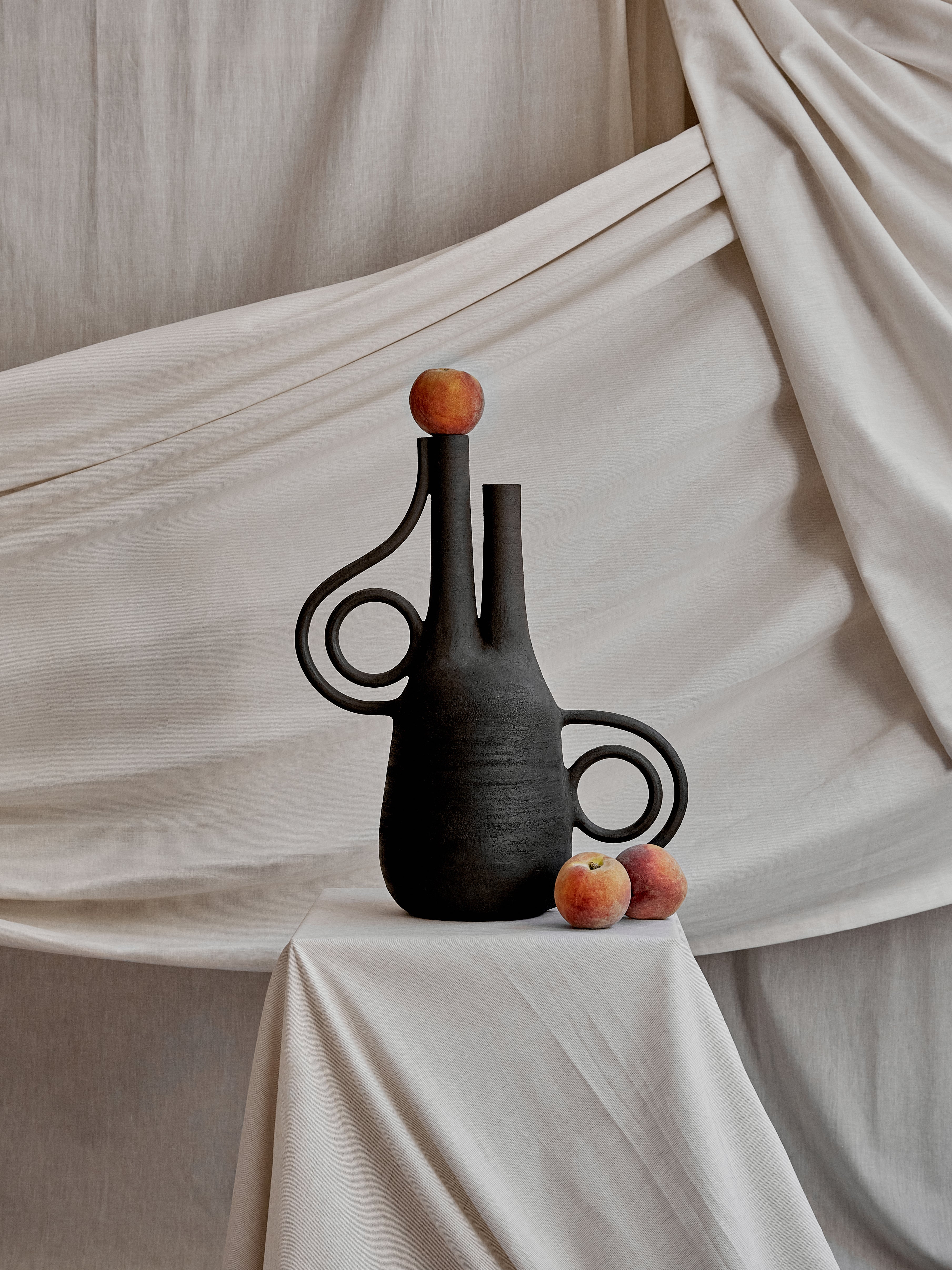 Orbit black vase - L