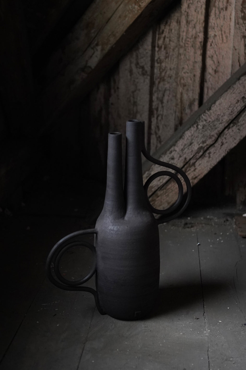 Orbit black vase - L