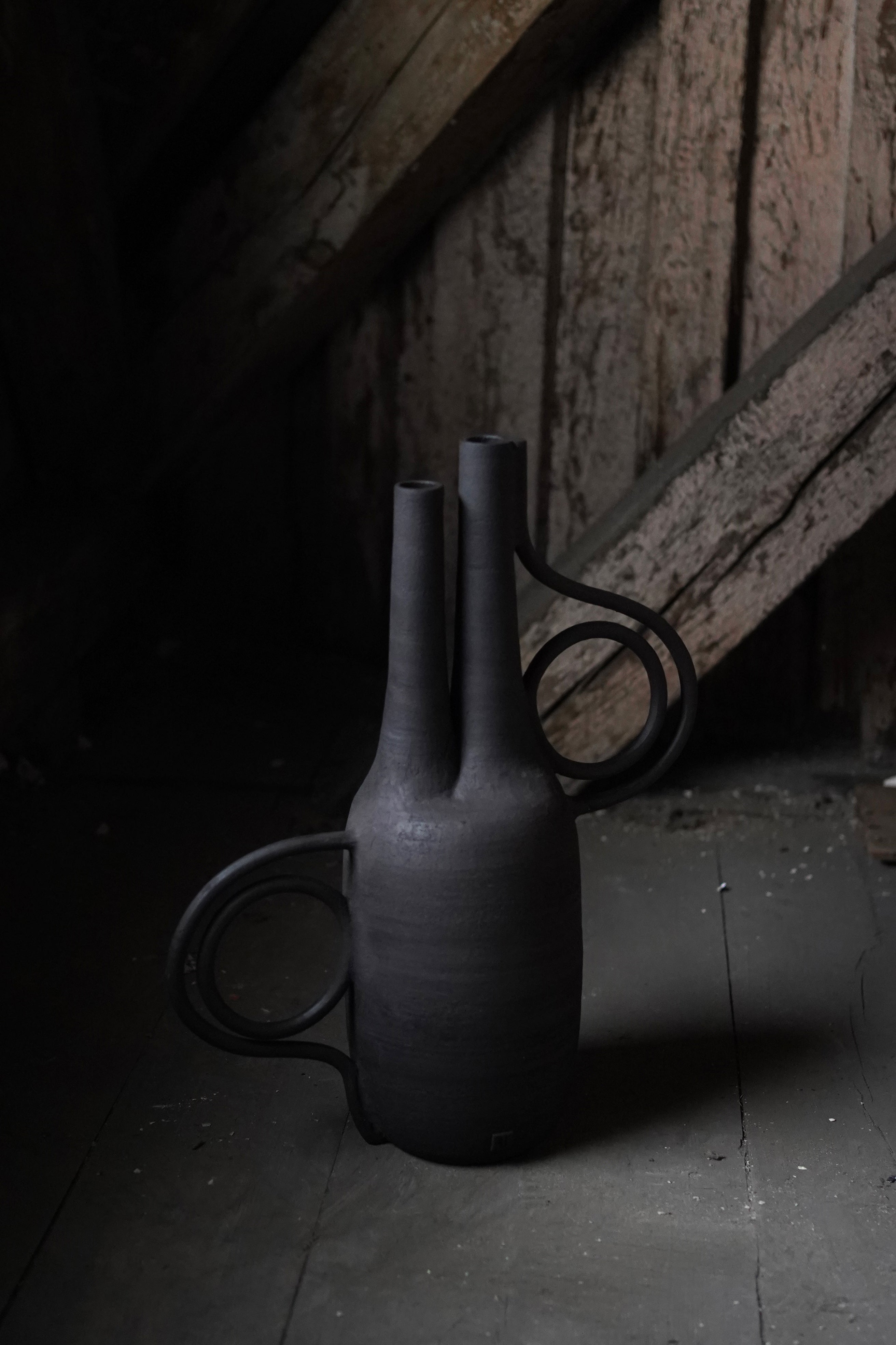 Orbit black vase - L