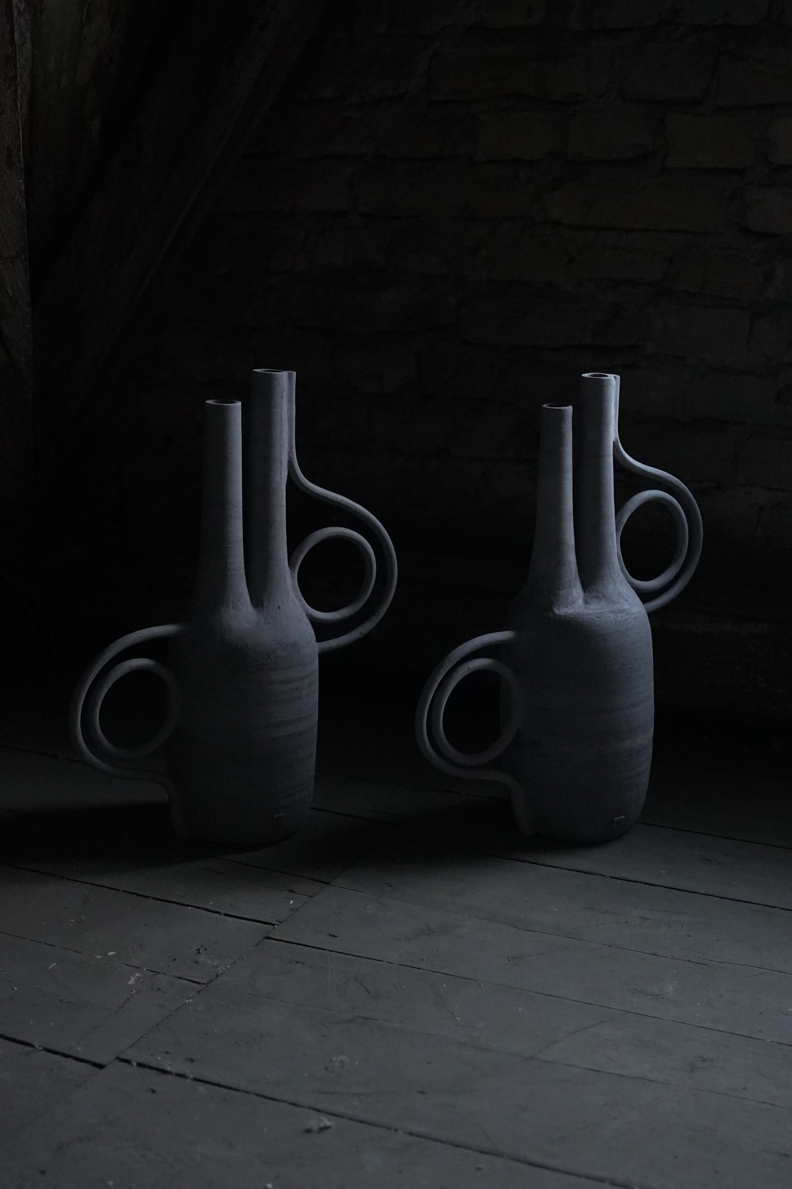 Orbit black vase - L