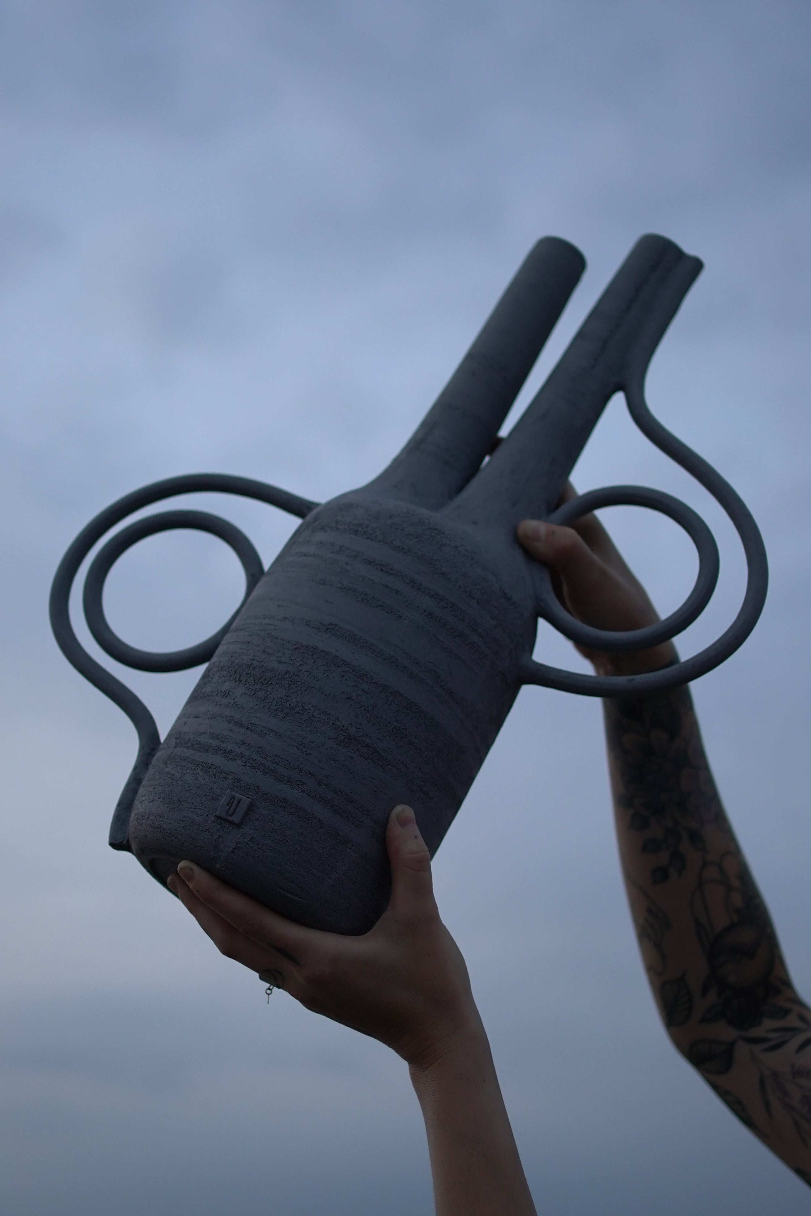 Orbit black vase - L
