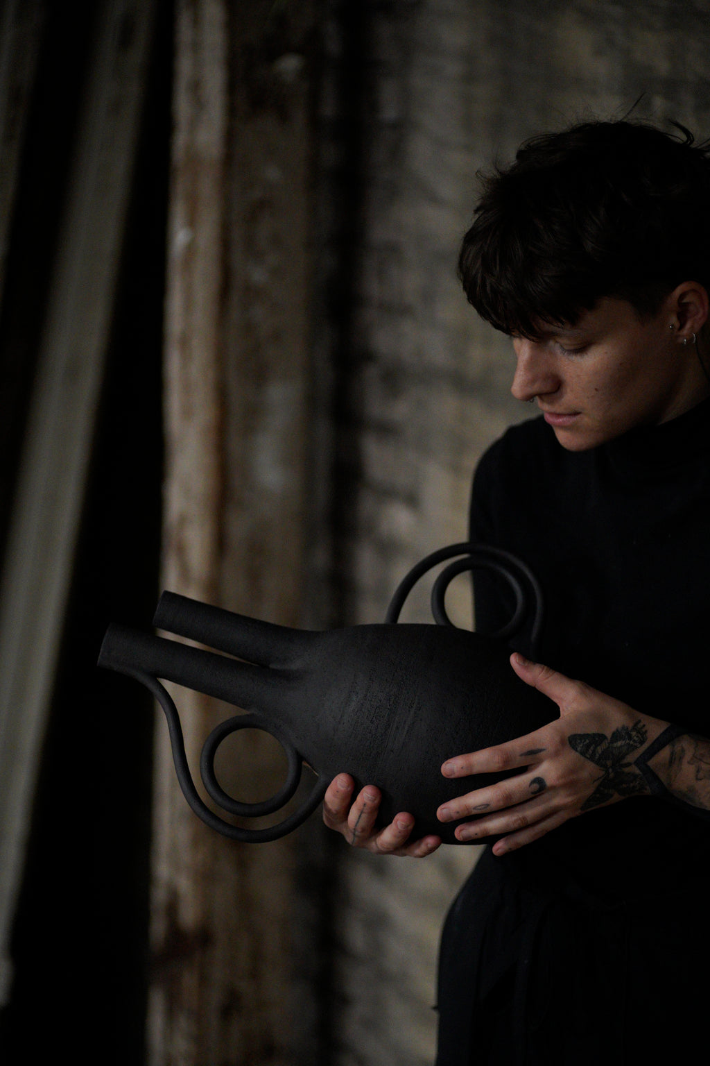 Orbit black vase - L