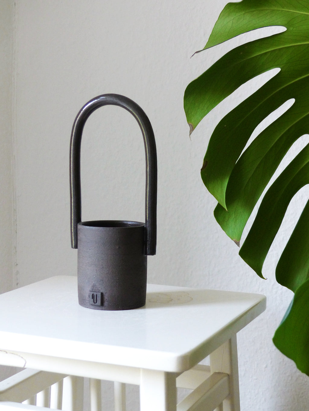 Black Moon handle pot - Line
