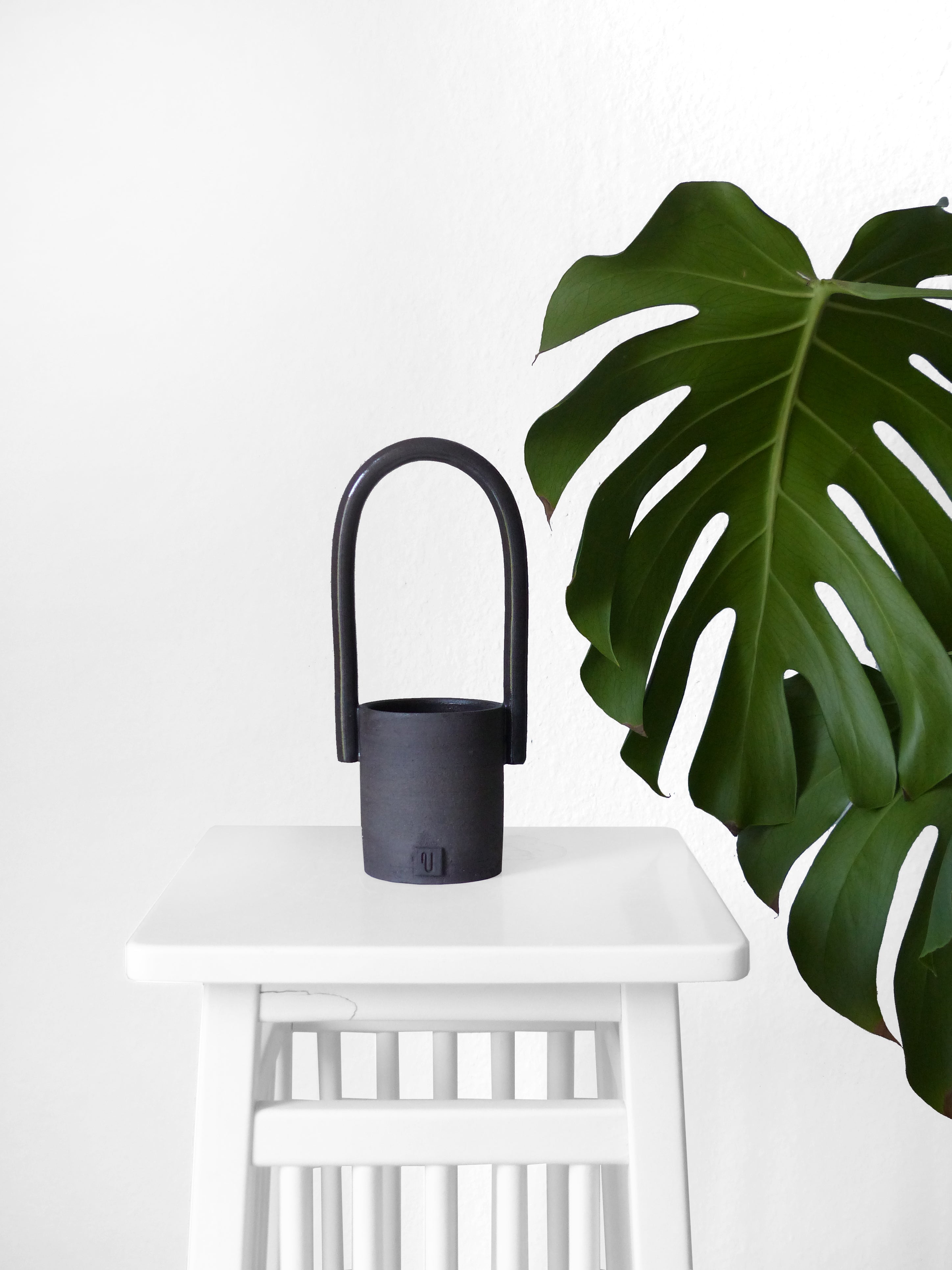 Black Moon handle pot - Line