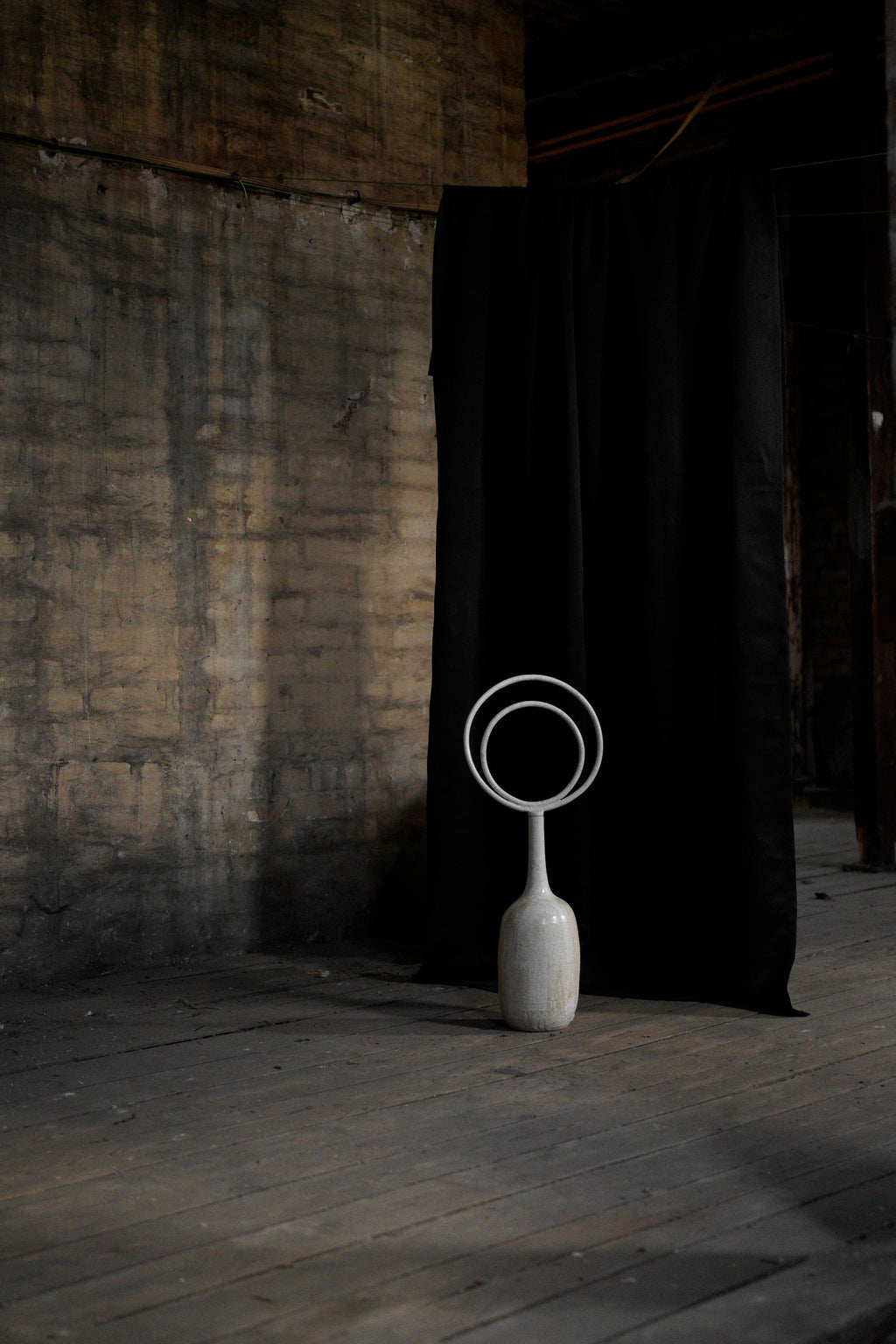 Eclipse white vase - L