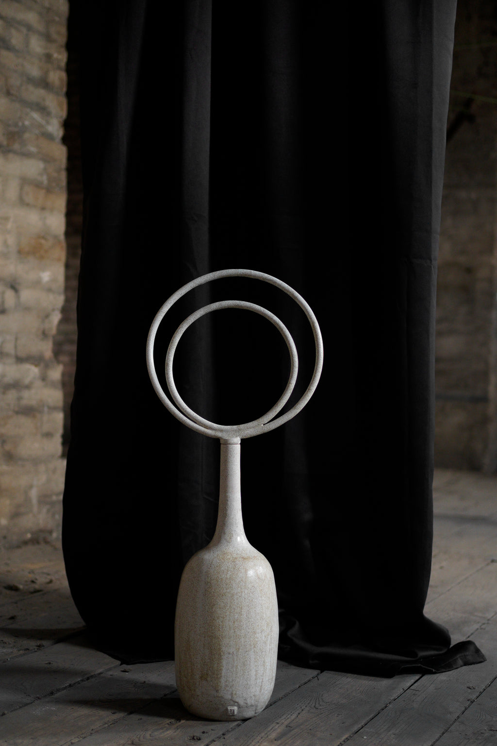 Eclipse white vase - L