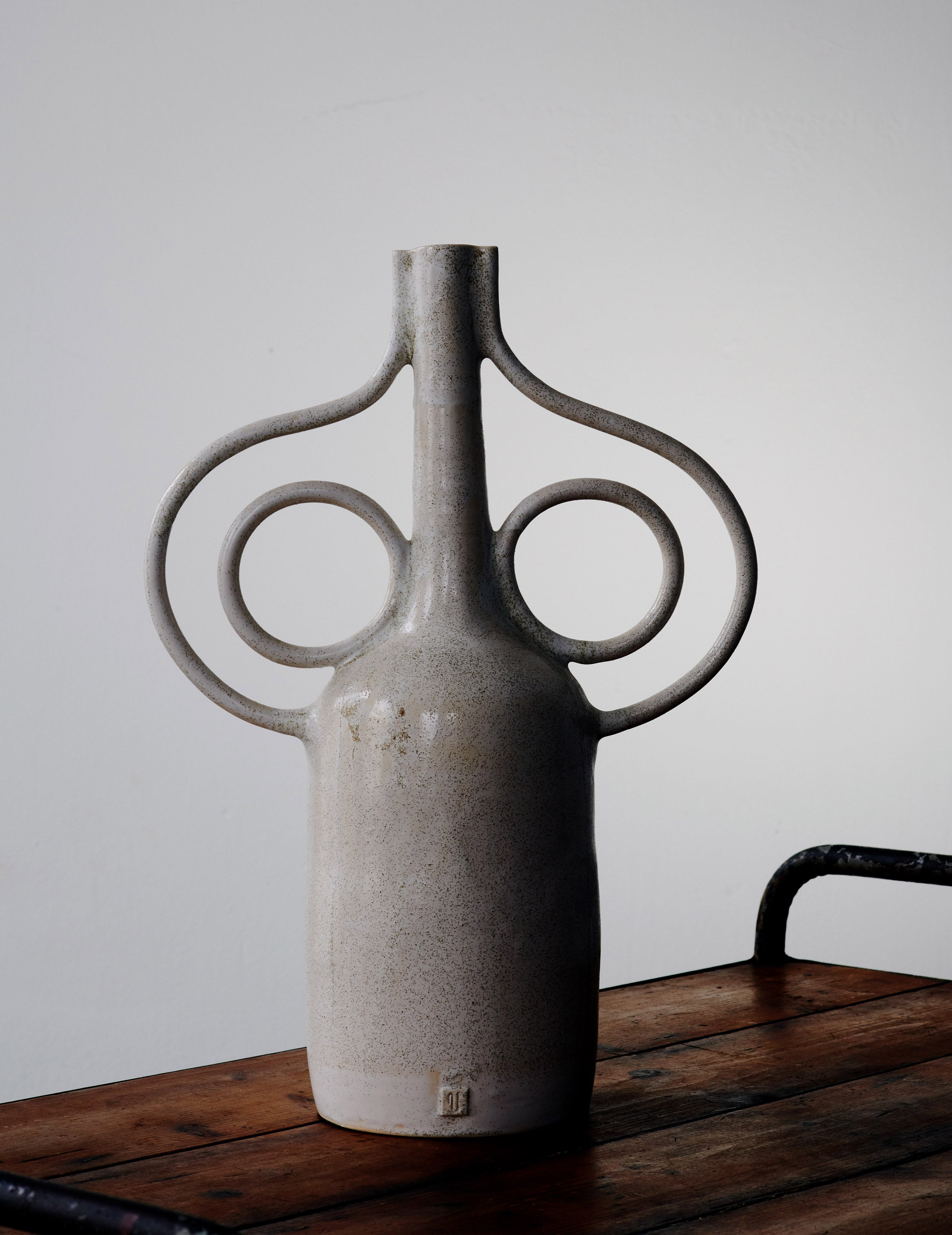 Orbit white vase Symetrical - L