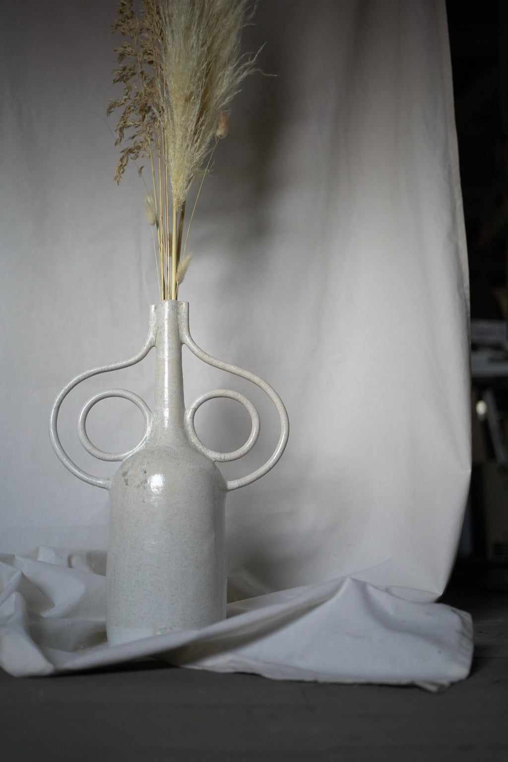 Orbit white vase Symetrical - L