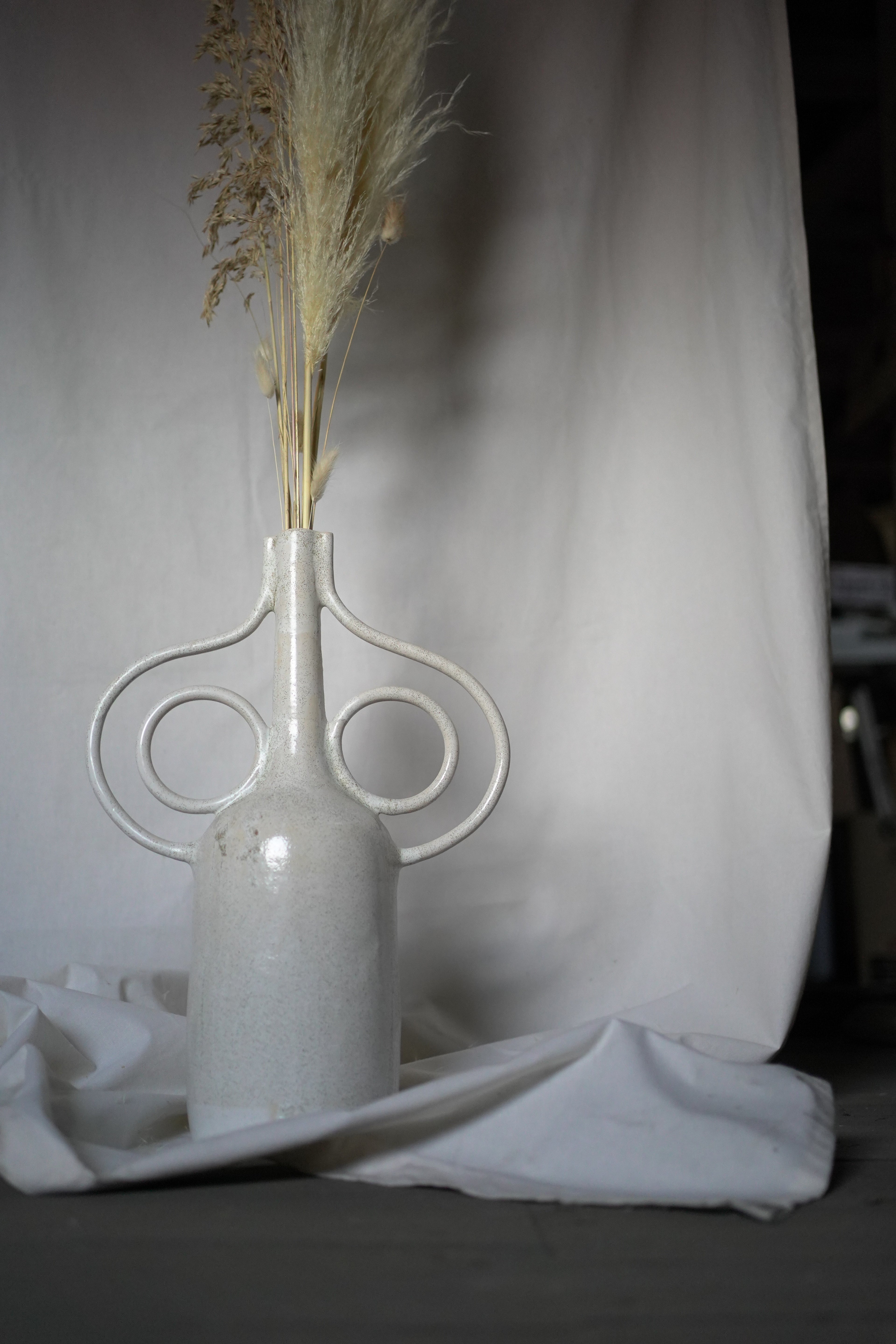Orbit white vase Symetrical - L