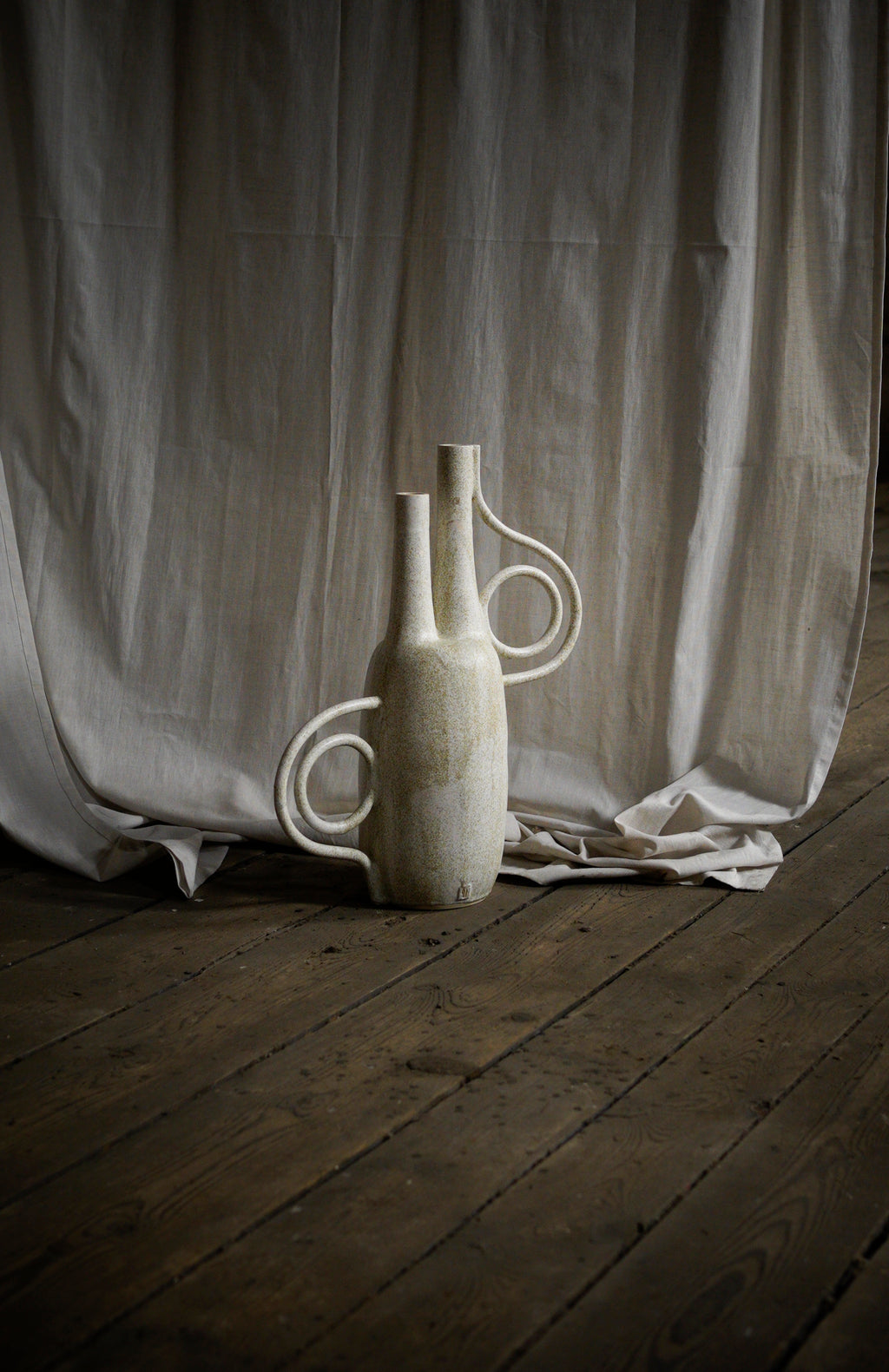 Orbit White vase - Asymetrical