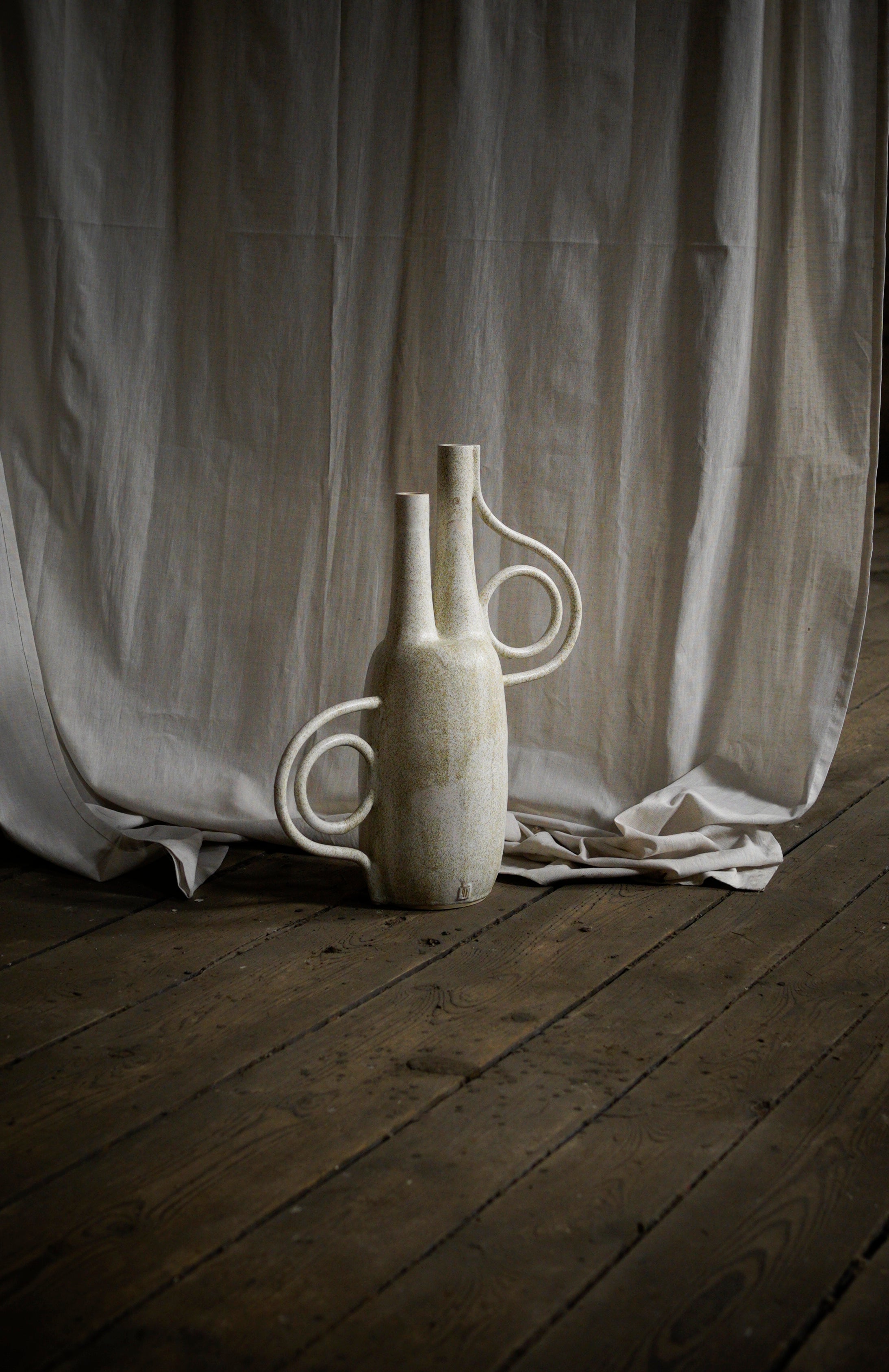 Orbit White vase - Asymetrical