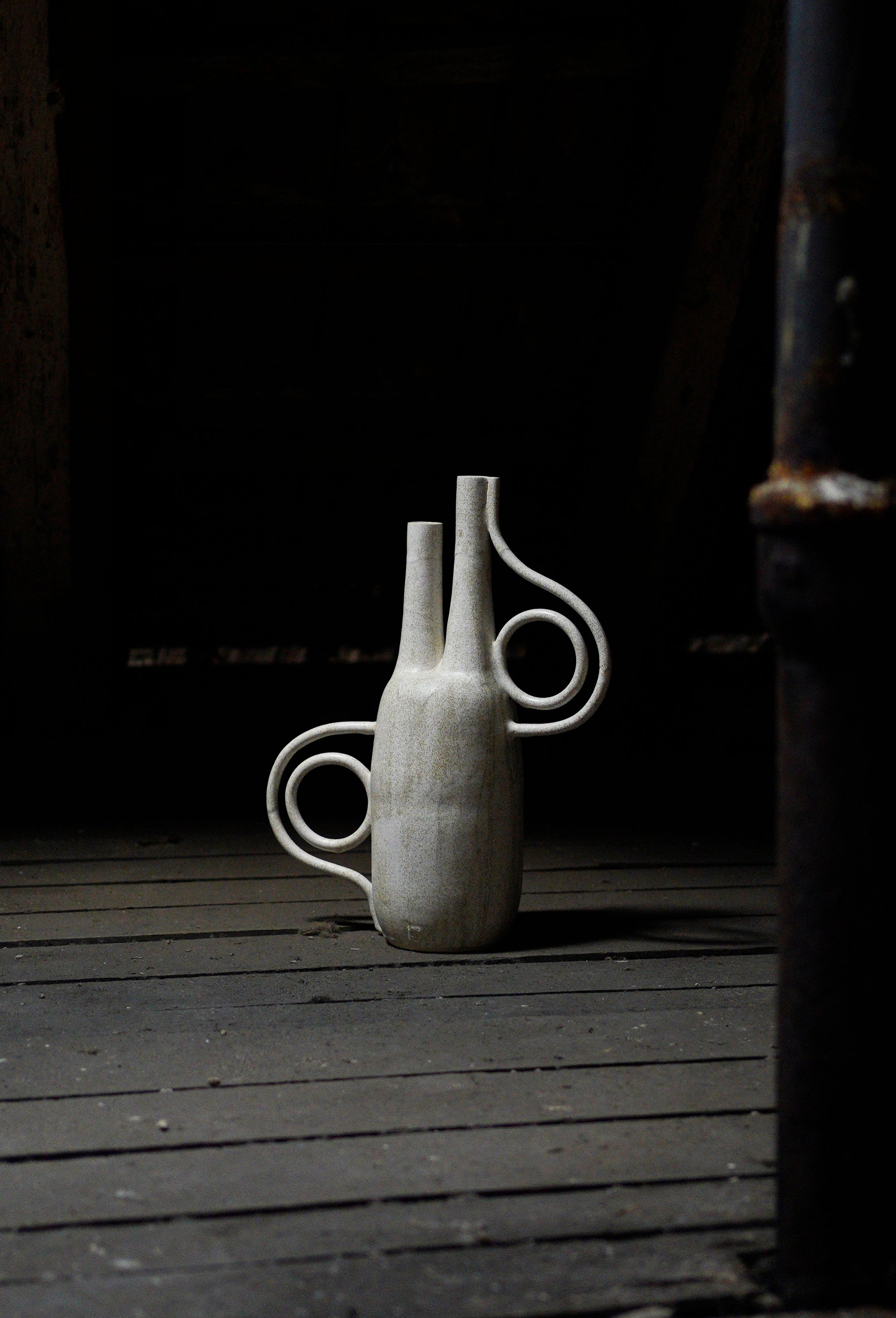 Orbit White vase - Asymetrical