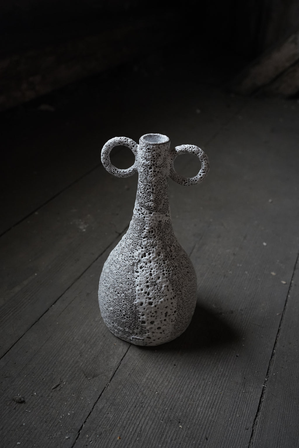 White Moon eared vase - 2020