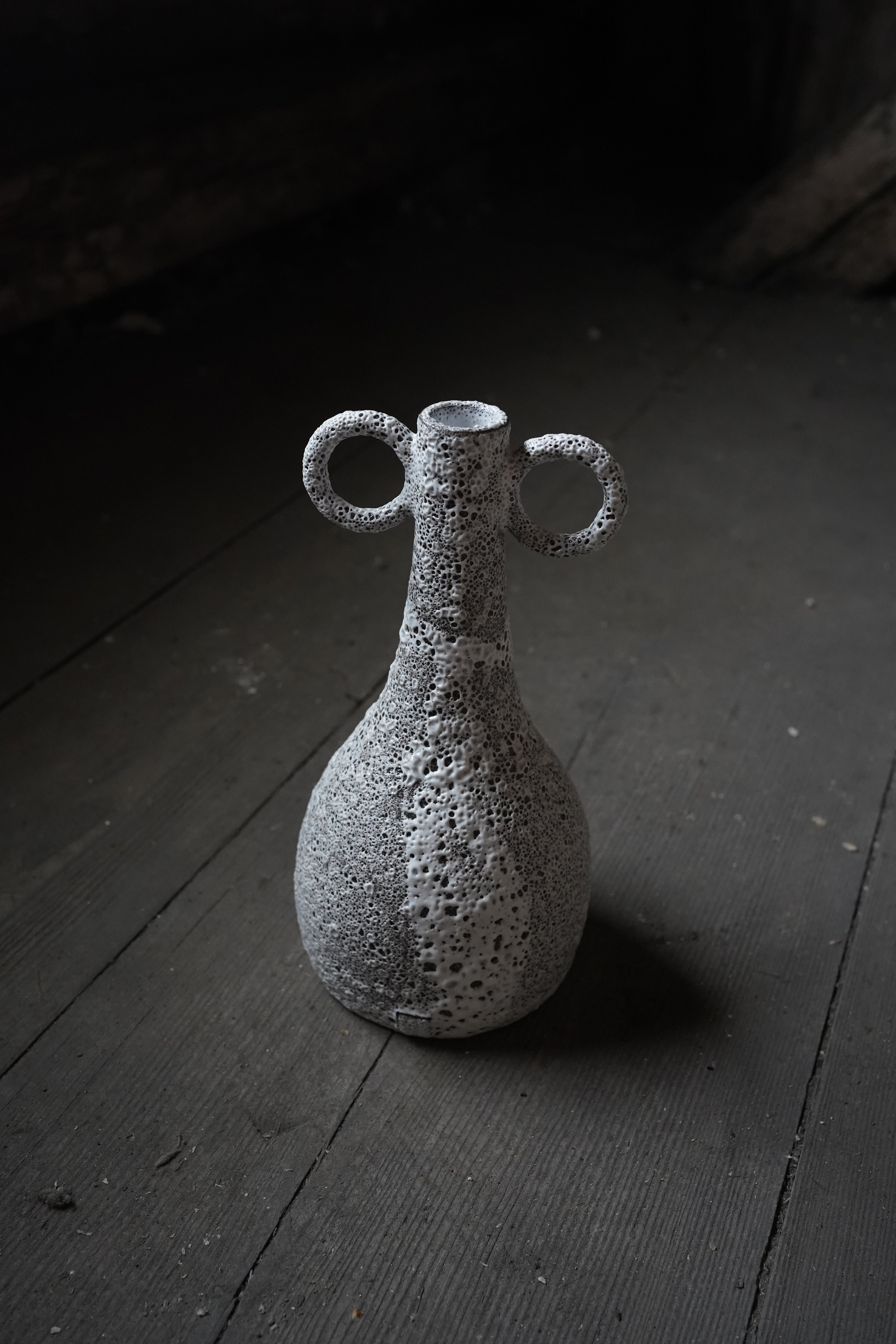 White Moon eared vase - 2020