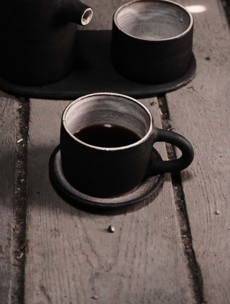 Moon cup with under plate