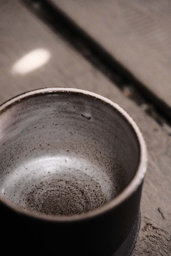 Moon cup with under plate