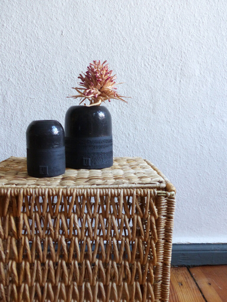 Black Moon Vase - Simple