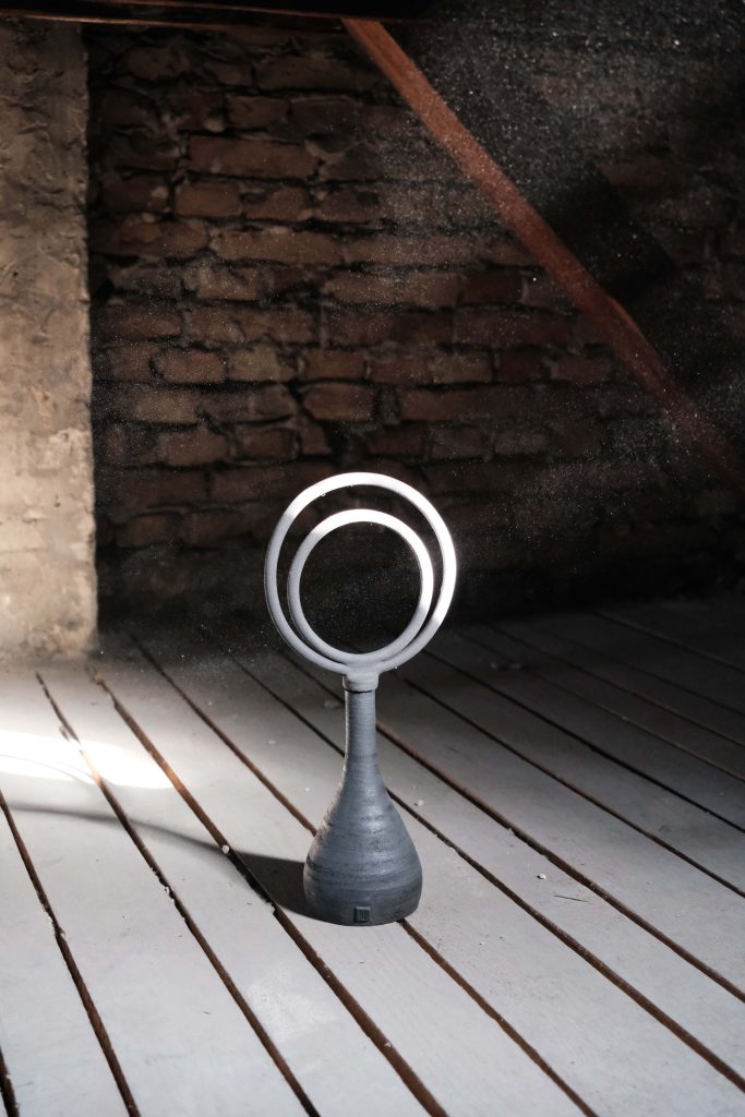 Eclipse black vase M
