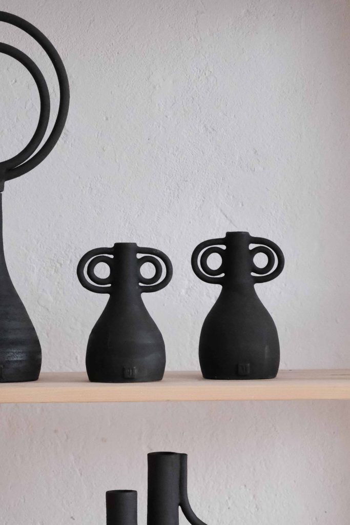 Orbit Black Vase Symetrical S