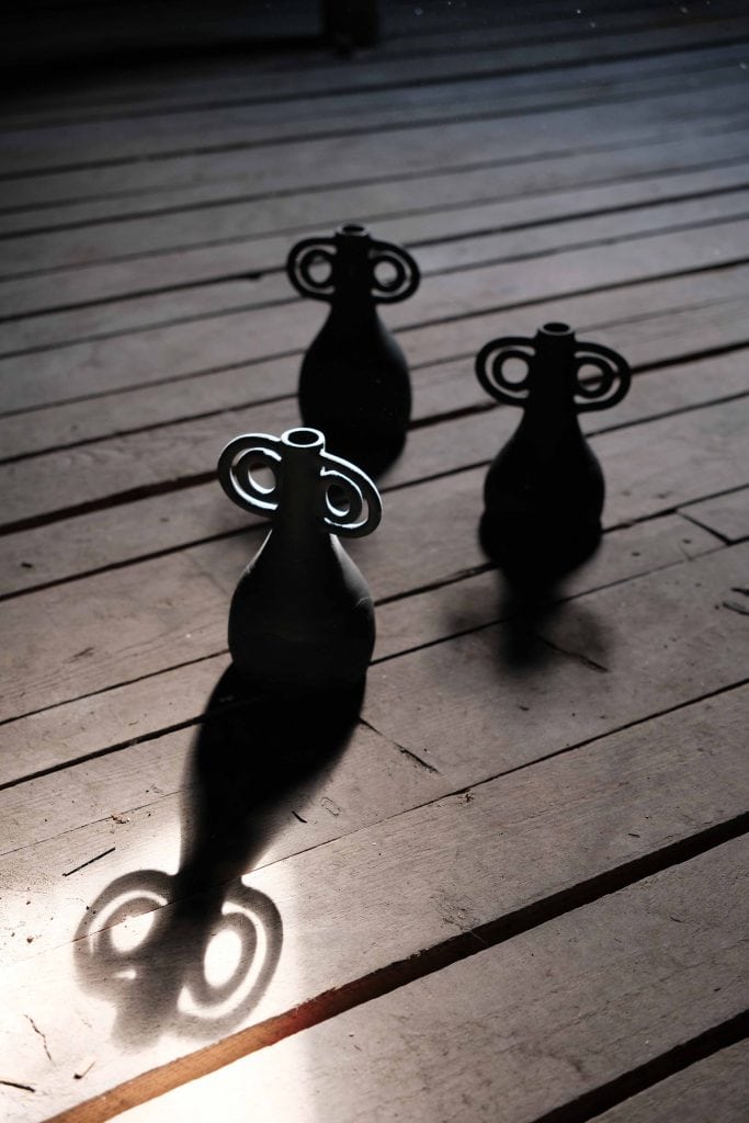 Orbit Black Vase Symetrical S
