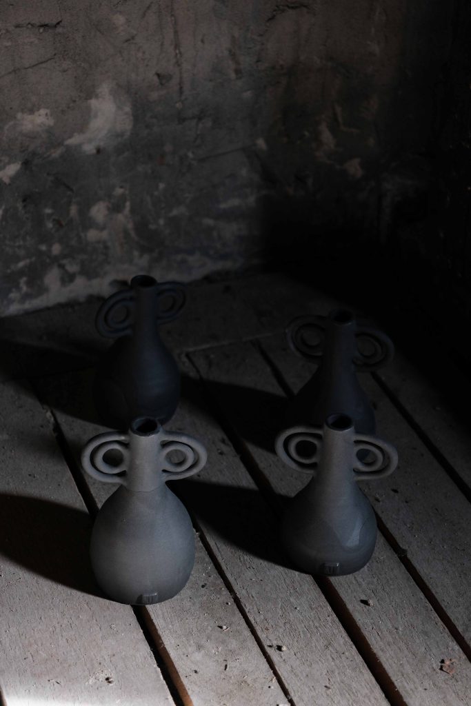 Orbit Black Vase Symetrical S