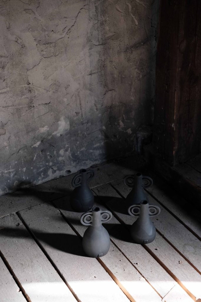 Orbit Black Vase Symetrical S