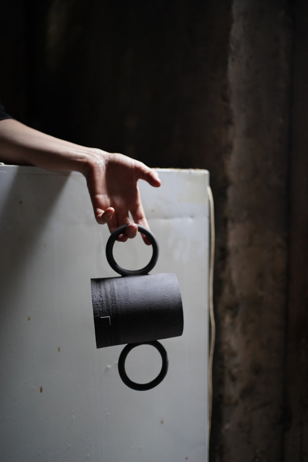 Ring black vase - M
