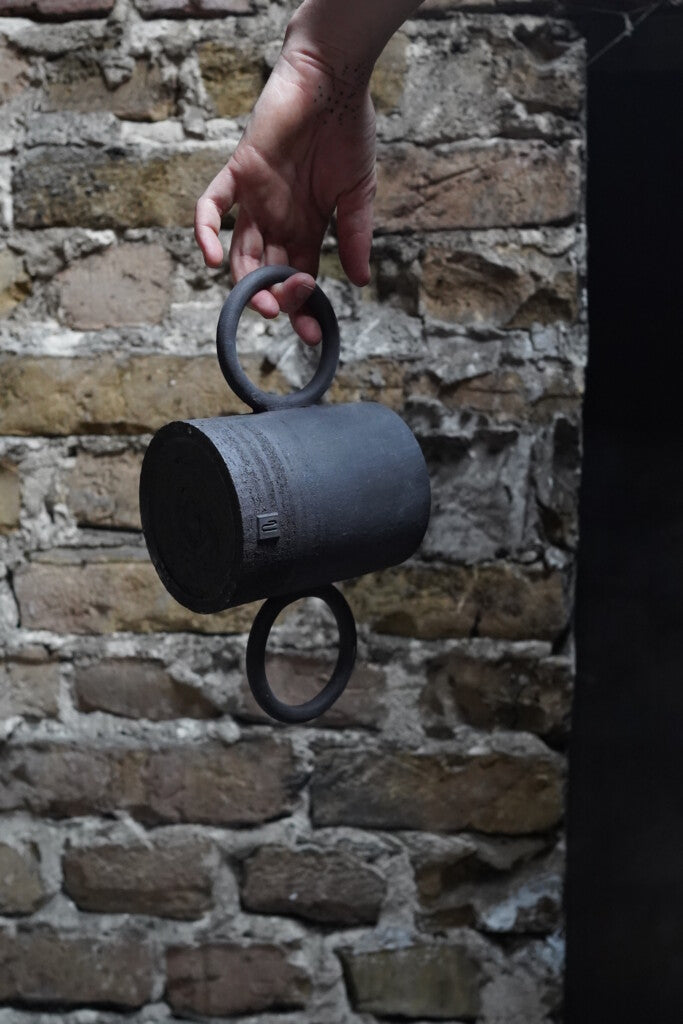 Ring black vase - M