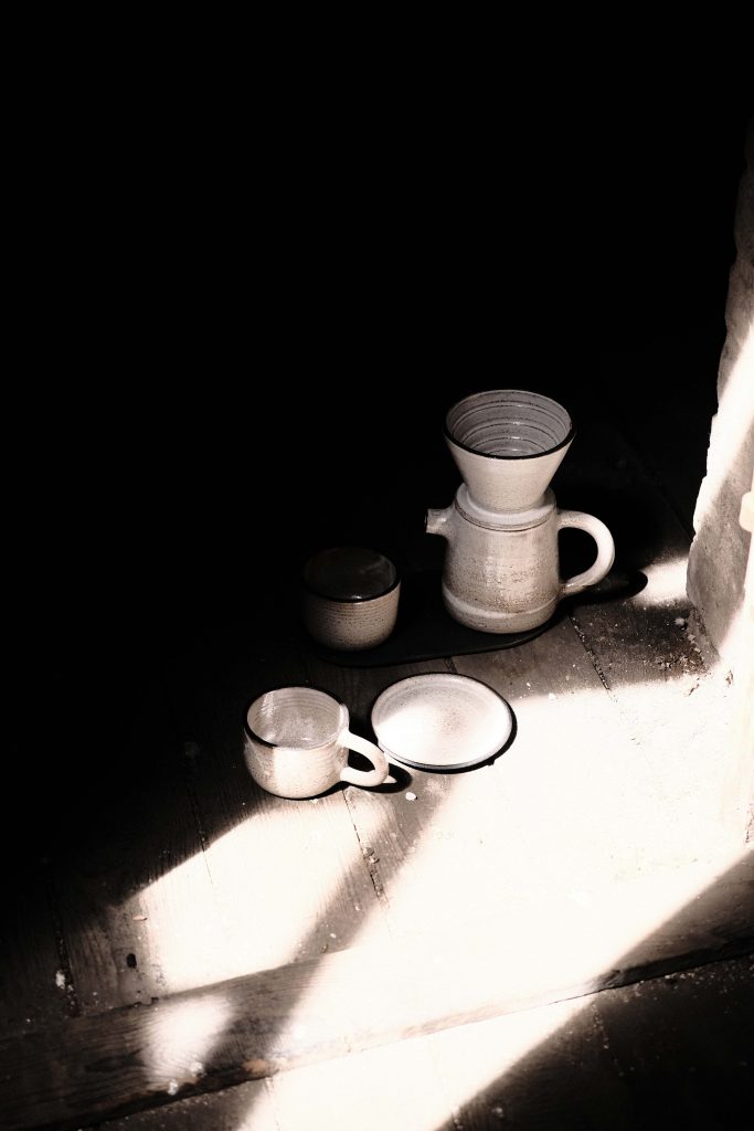 Moon cup with under plate